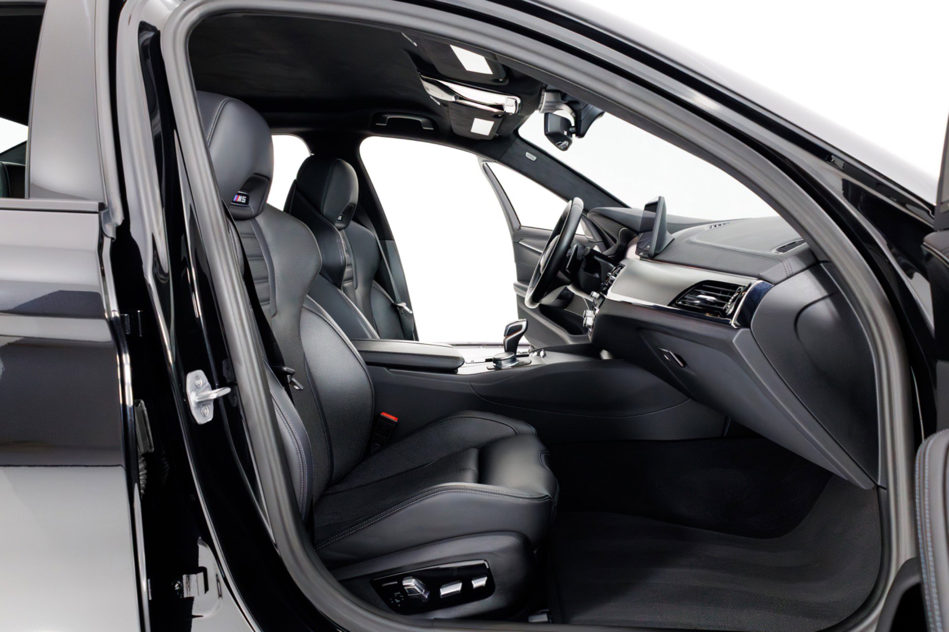 Used 2023 BMW M5 w/ Executive Package image 31