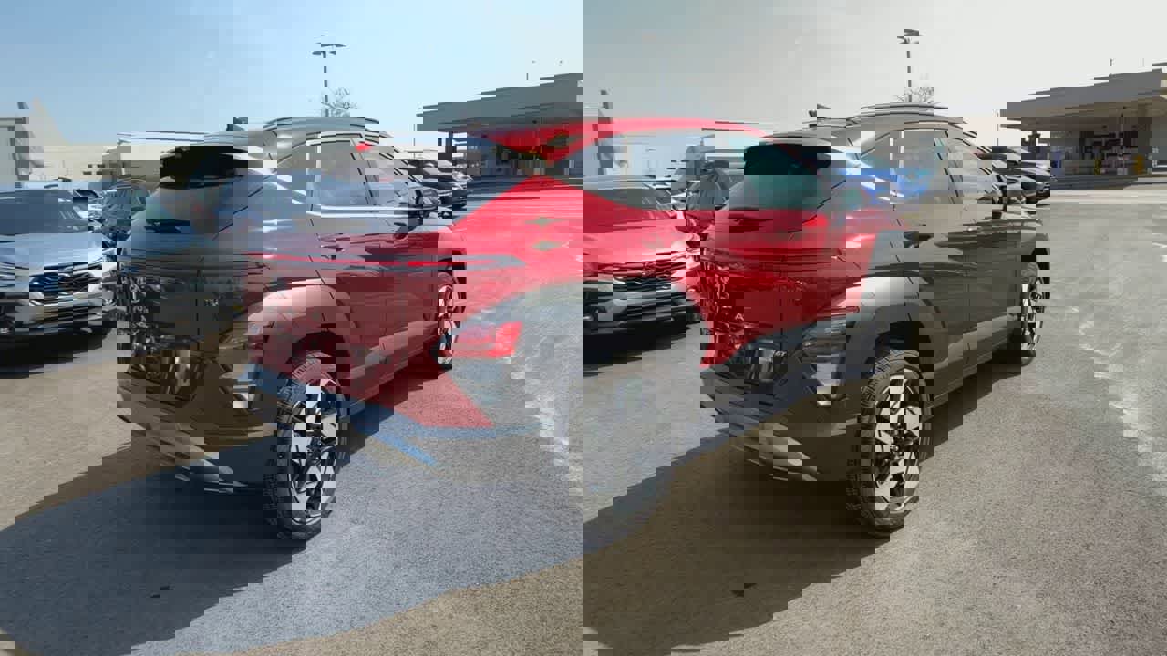 Used 2025 Hyundai Kona Limited image 8