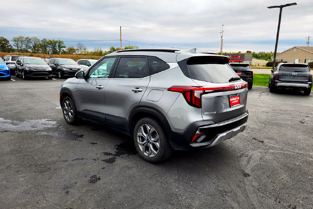 Used 2024 Kia Seltos S AWD/4WD image 5