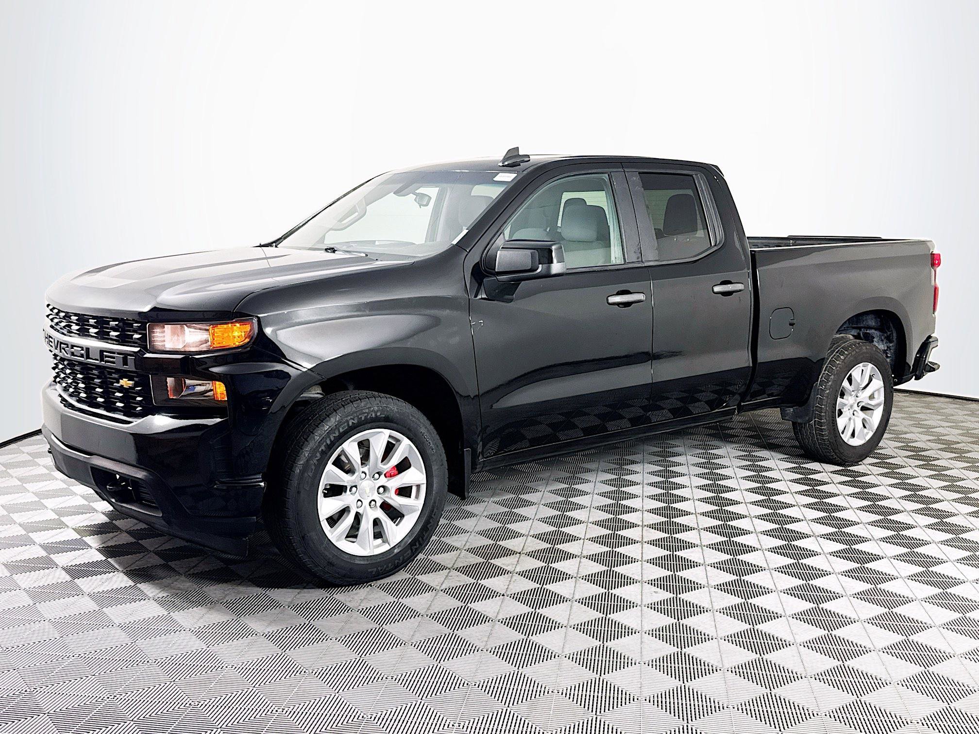 Used 2020 Chevrolet Silverado 1500 Custom w/ Custom Value Package RWD image 4