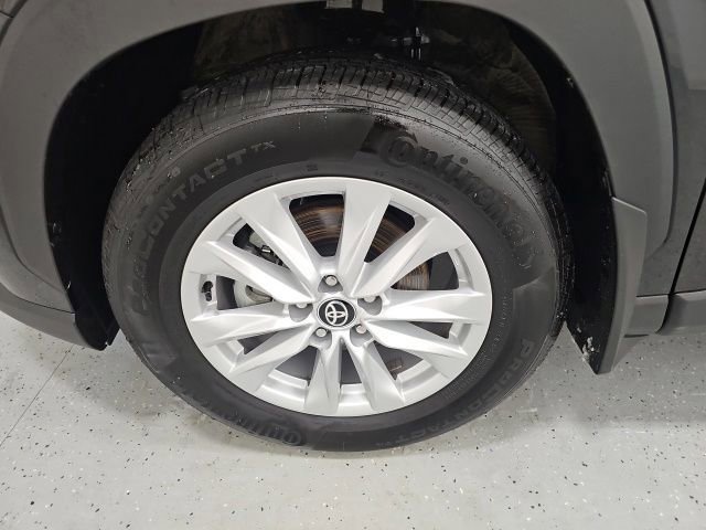 Certified 2023 Toyota Corolla Cross LE image 10