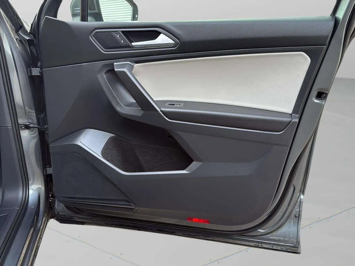 Used 2021 Volkswagen Tiguan SEL image 27