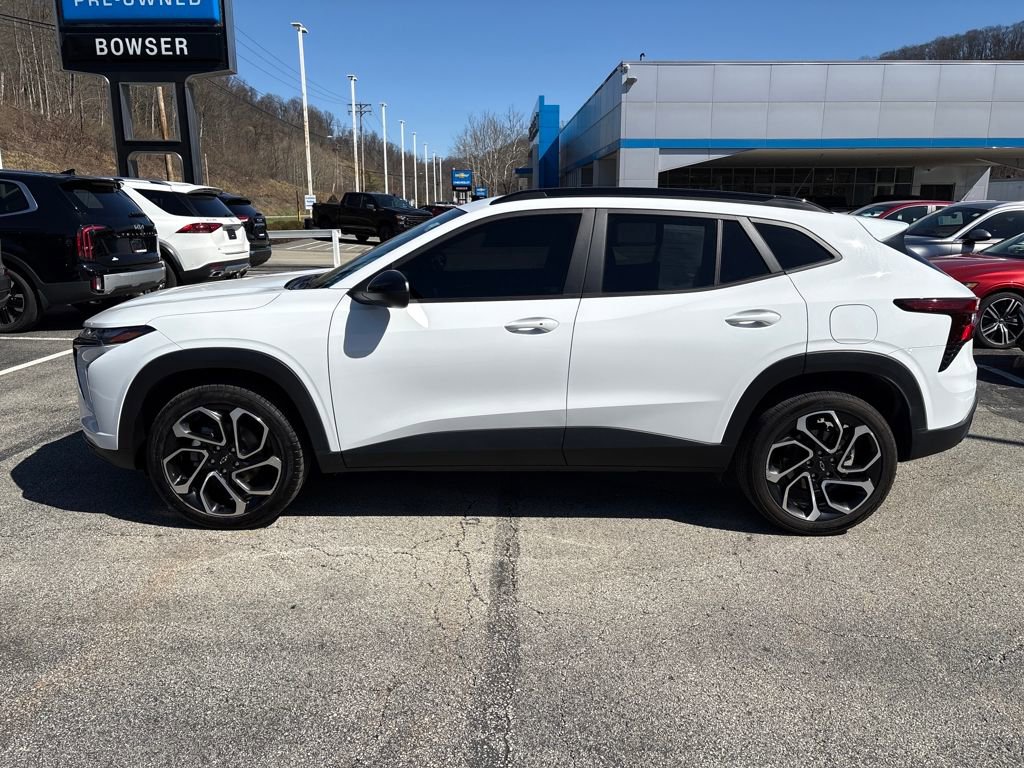 Certified 2024 Chevrolet Trax RS w/ Driver Confidence Package image 3