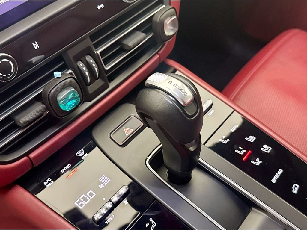 Used 2023 Porsche Macan Turbo AWD/4WD image 17