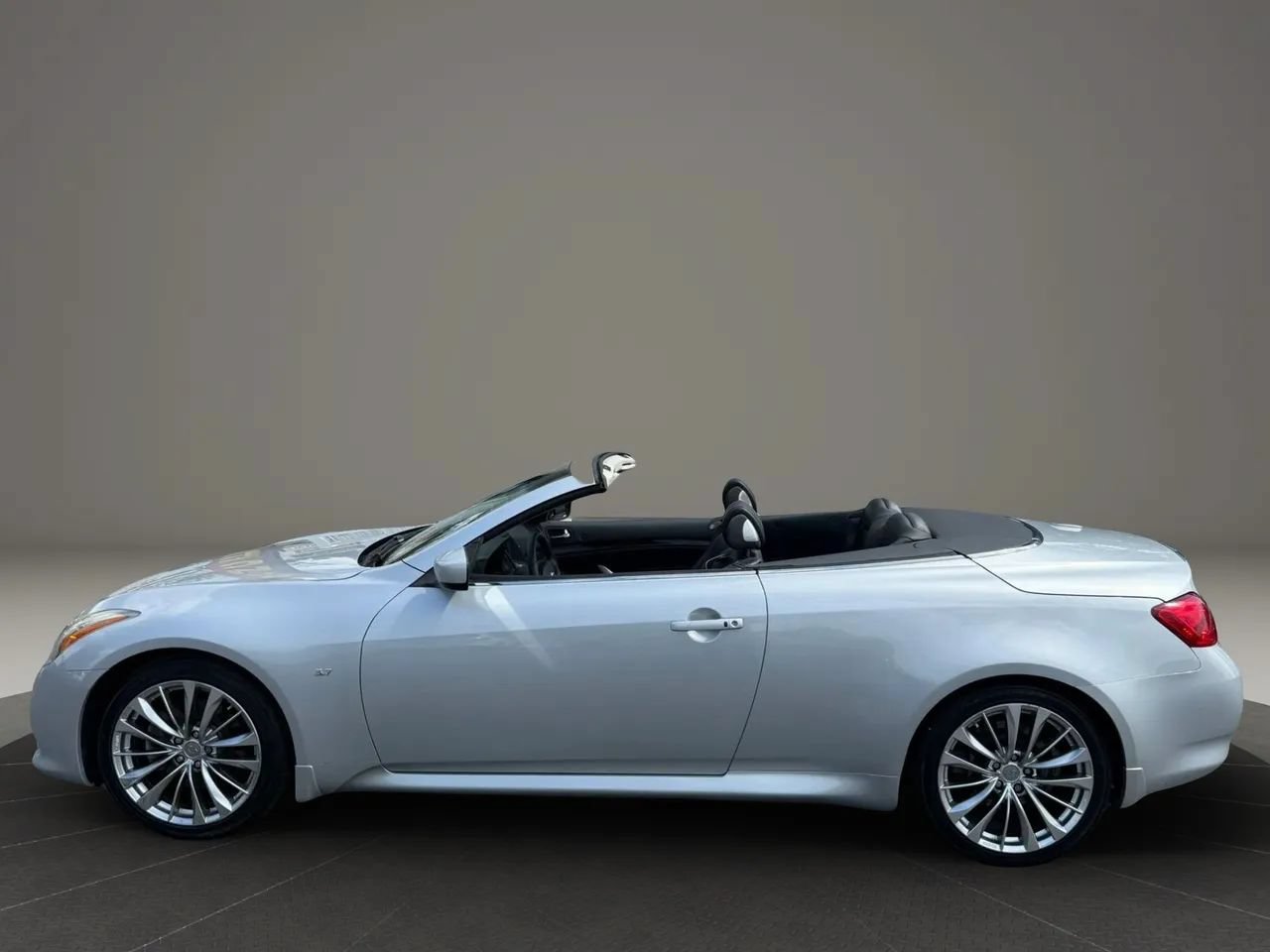 Used 2014 INFINITI Q60 Convertible w/ Premium Package RWD image 20