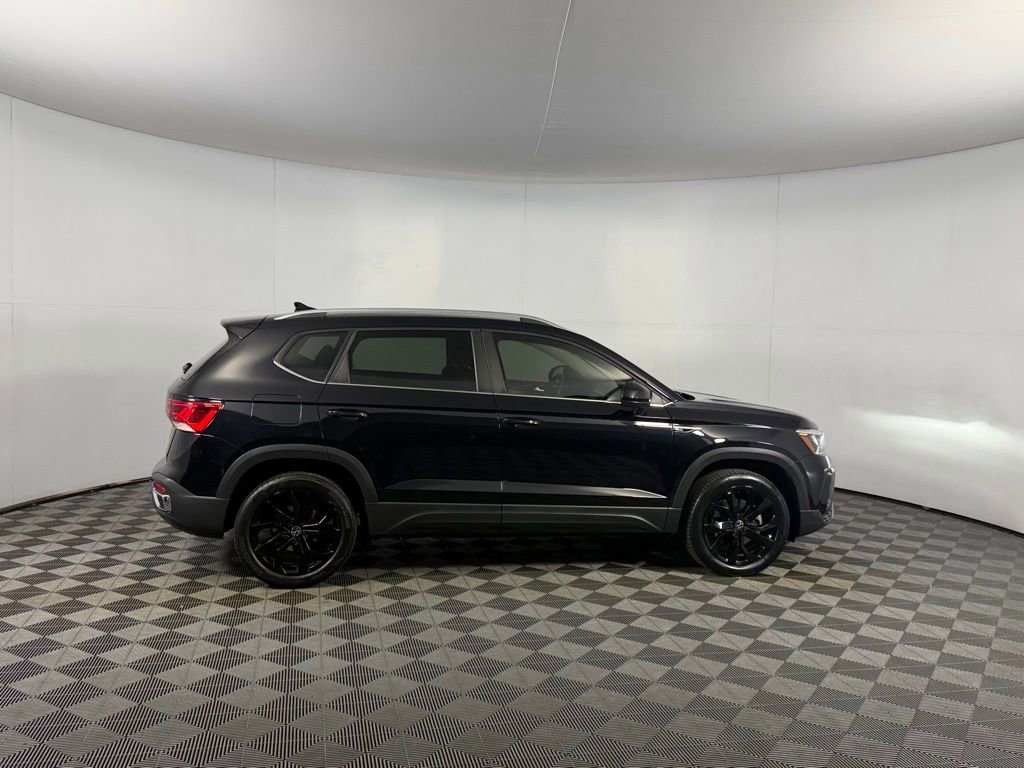 Used 2023 Volkswagen Taos SE w/ Panoramic Sunroof Package image 5
