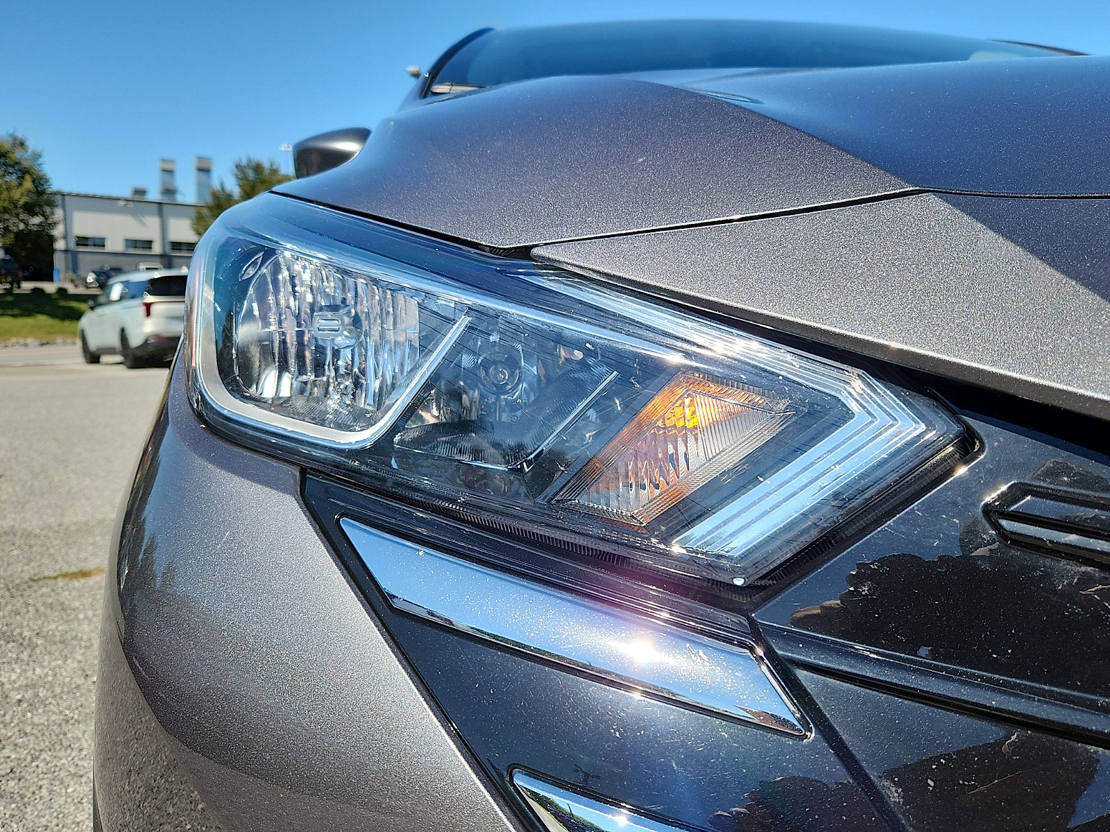 Used 2024 Nissan Versa SV FWD image 9