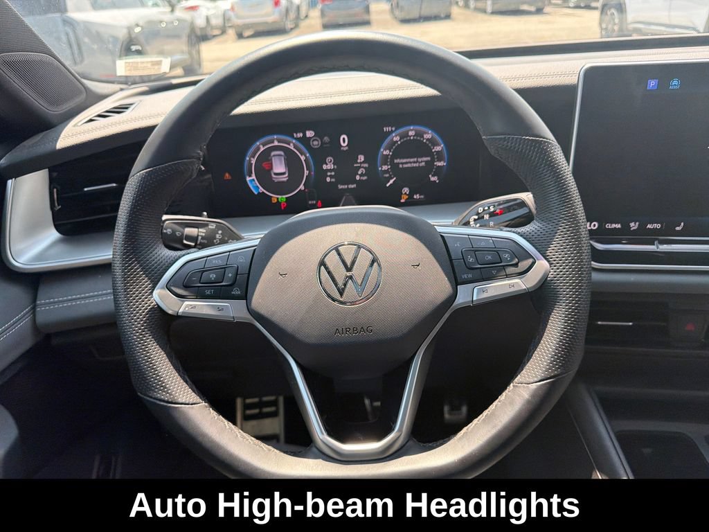 Used 2025 Volkswagen Tiguan SE R-Line FWD image 17