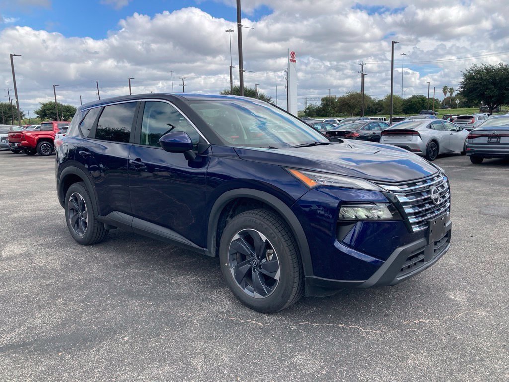 Used 2026 Nissan Rogue SV FWD image 3