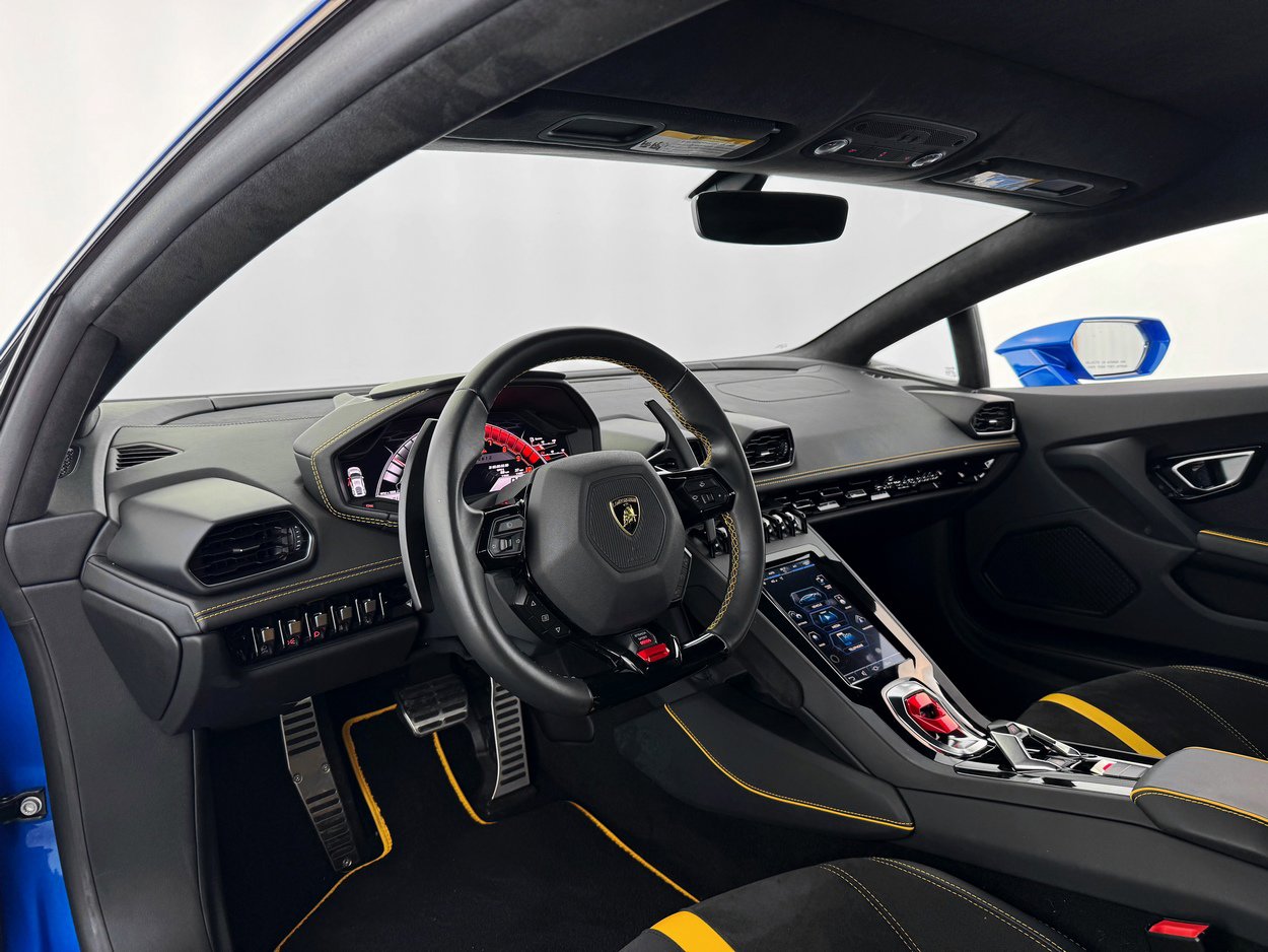Used 2020 Lamborghini Huracan EVO image 17