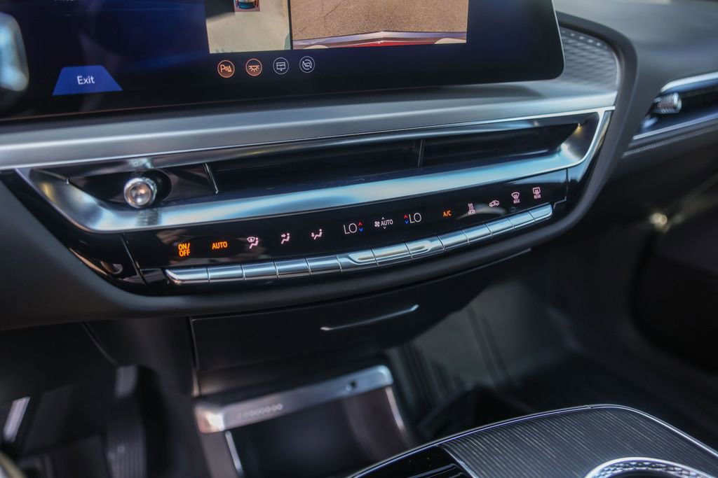 Used 2025 Cadillac Lyriq Luxury w/ LPO, Floor Liner Package AWD/4WD image 17