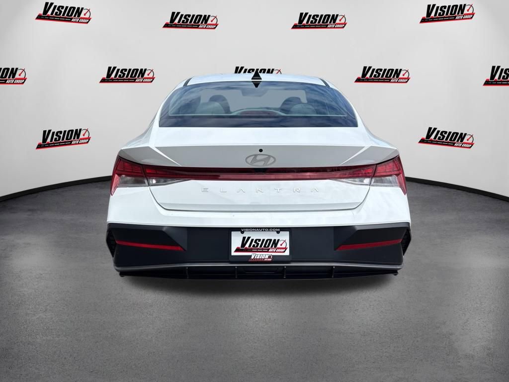 Used 2024 Hyundai Elantra SEL w/ Convenience Package FWD image 4