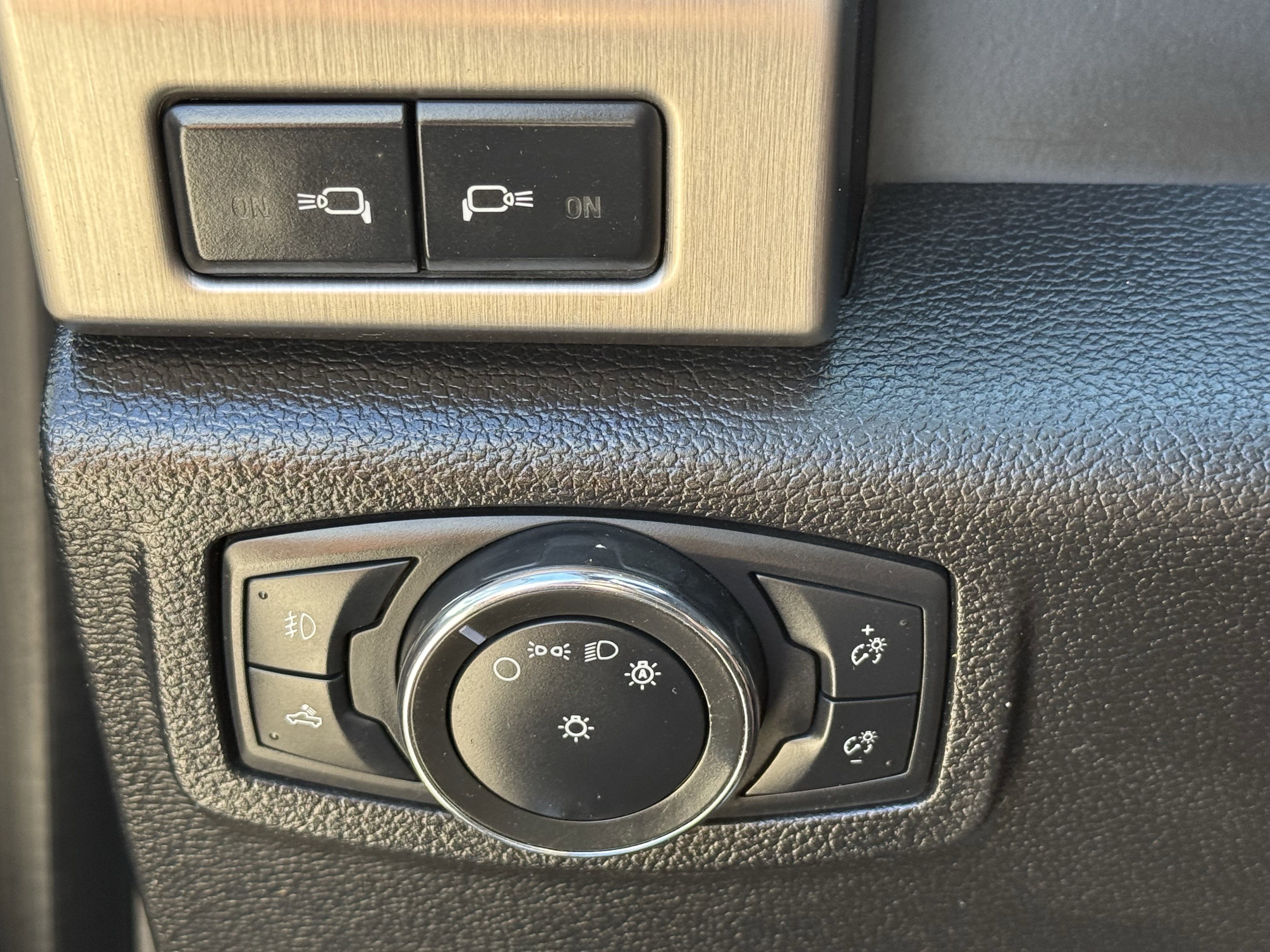 Used 2021 Ford F250 Platinum w/ FX4 Off-Road Package image 25