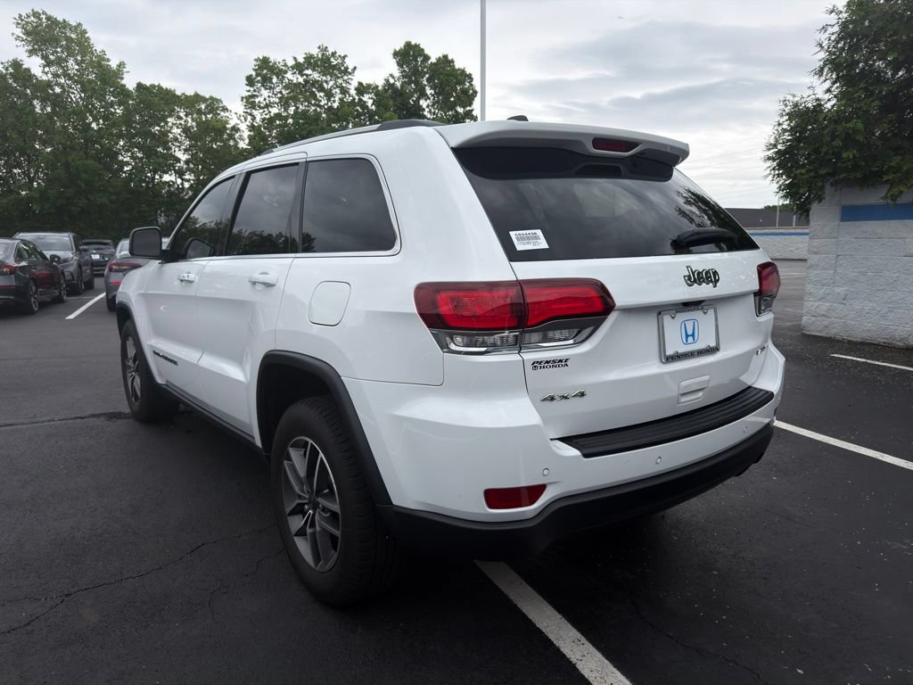 Used 2021 Jeep Grand Cherokee Laredo AWD/4WD image 3