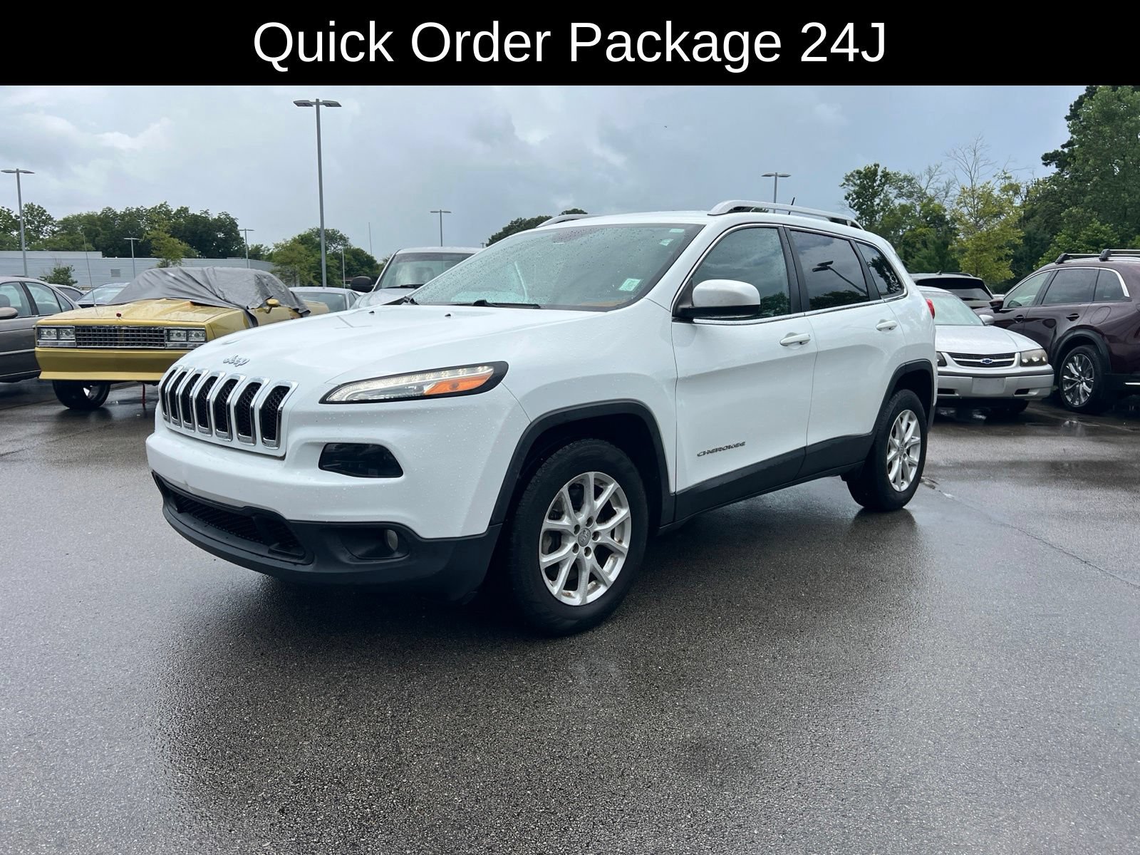 Used 2015 Jeep Cherokee Latitude w/ Cold Weather Group AWD/4WD image 3