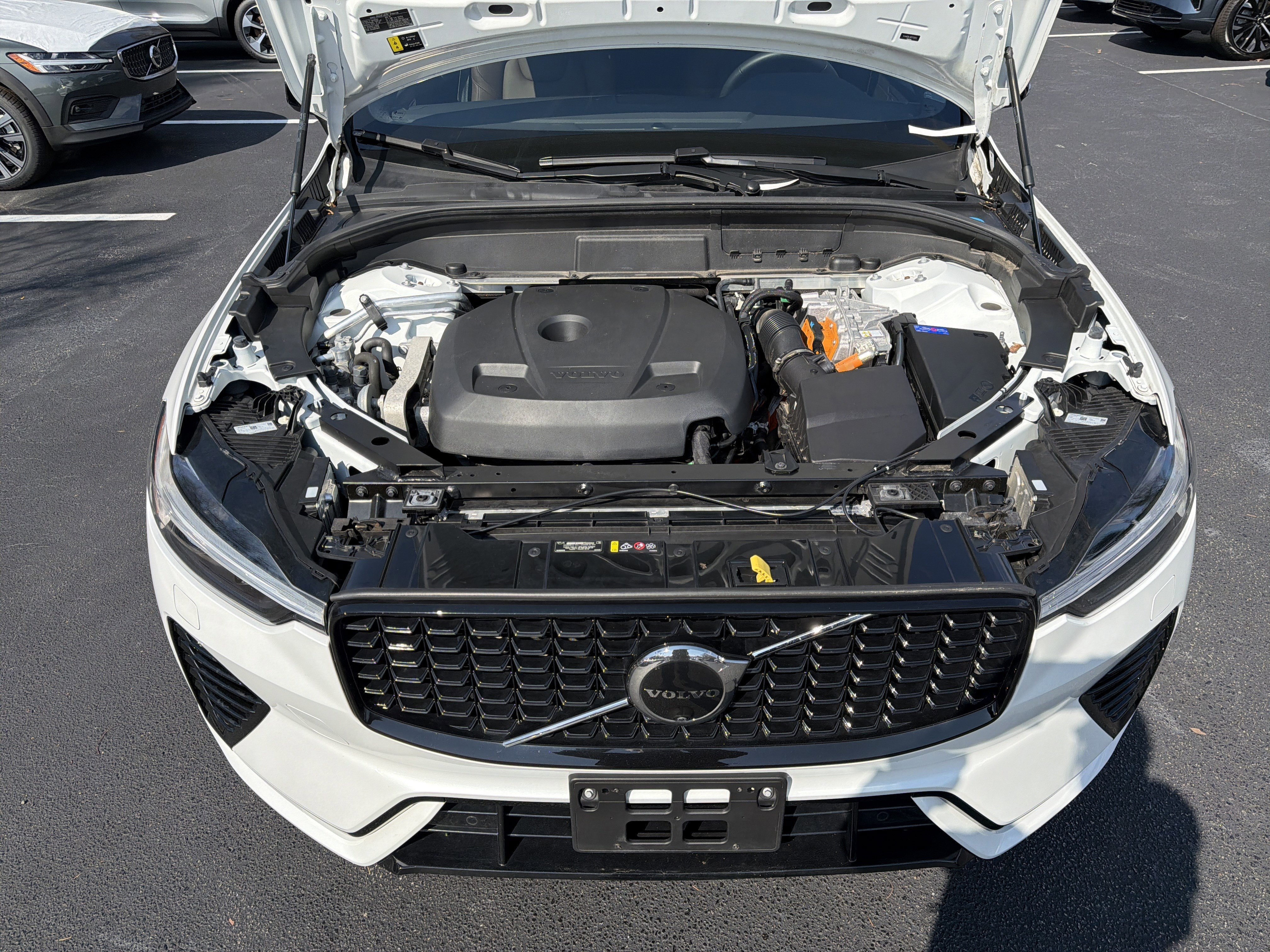 Certified 2024 Volvo XC60 T8 Plus image 36