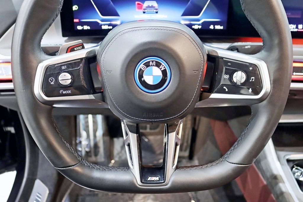 Used 2023 BMW i7 xDrive60 w/ Executive Package 2 image 16