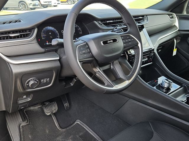 New 2025 Jeep Grand Cherokee L Laredo image 24