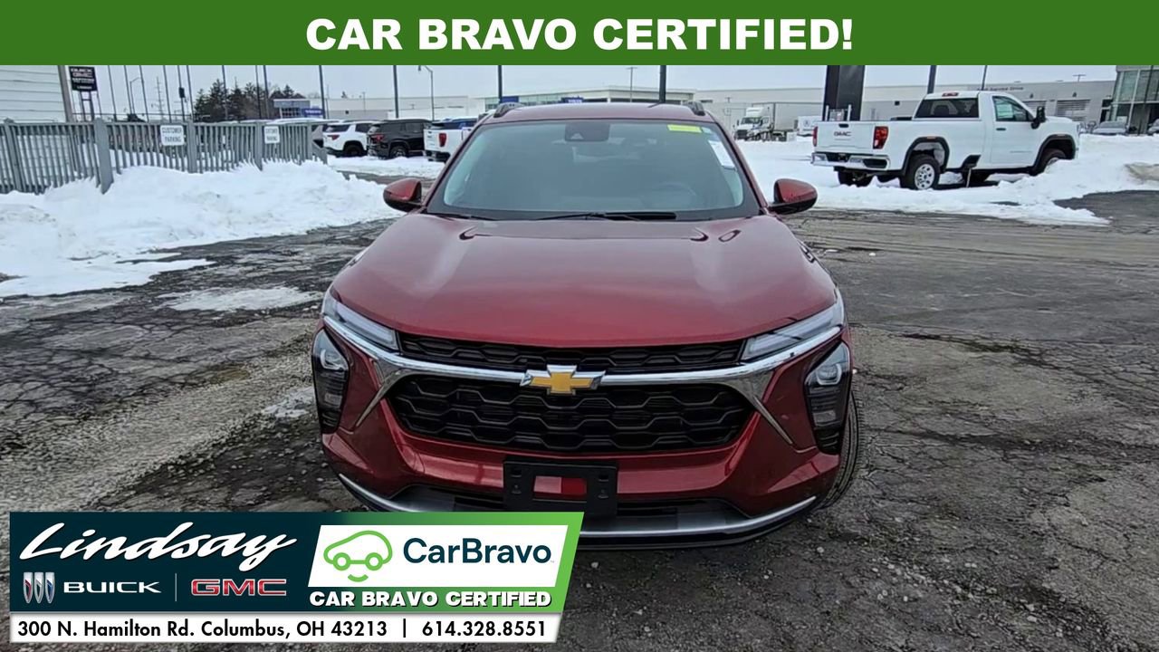 Used 2025 Chevrolet Trax LT w/ LT Convenience Package image 3