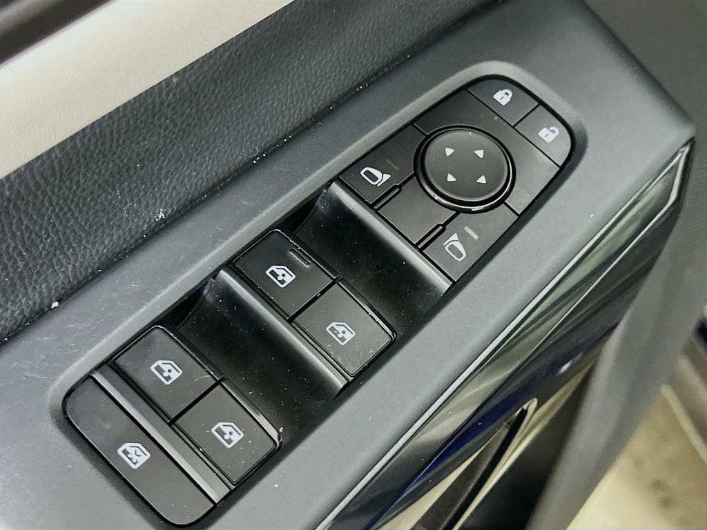 Used 2023 Nissan Pathfinder SV AWD/4WD image 19