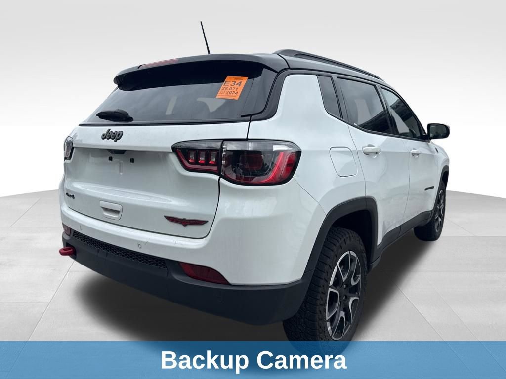 Used 2024 Jeep Compass Trailhawk AWD/4WD image 9