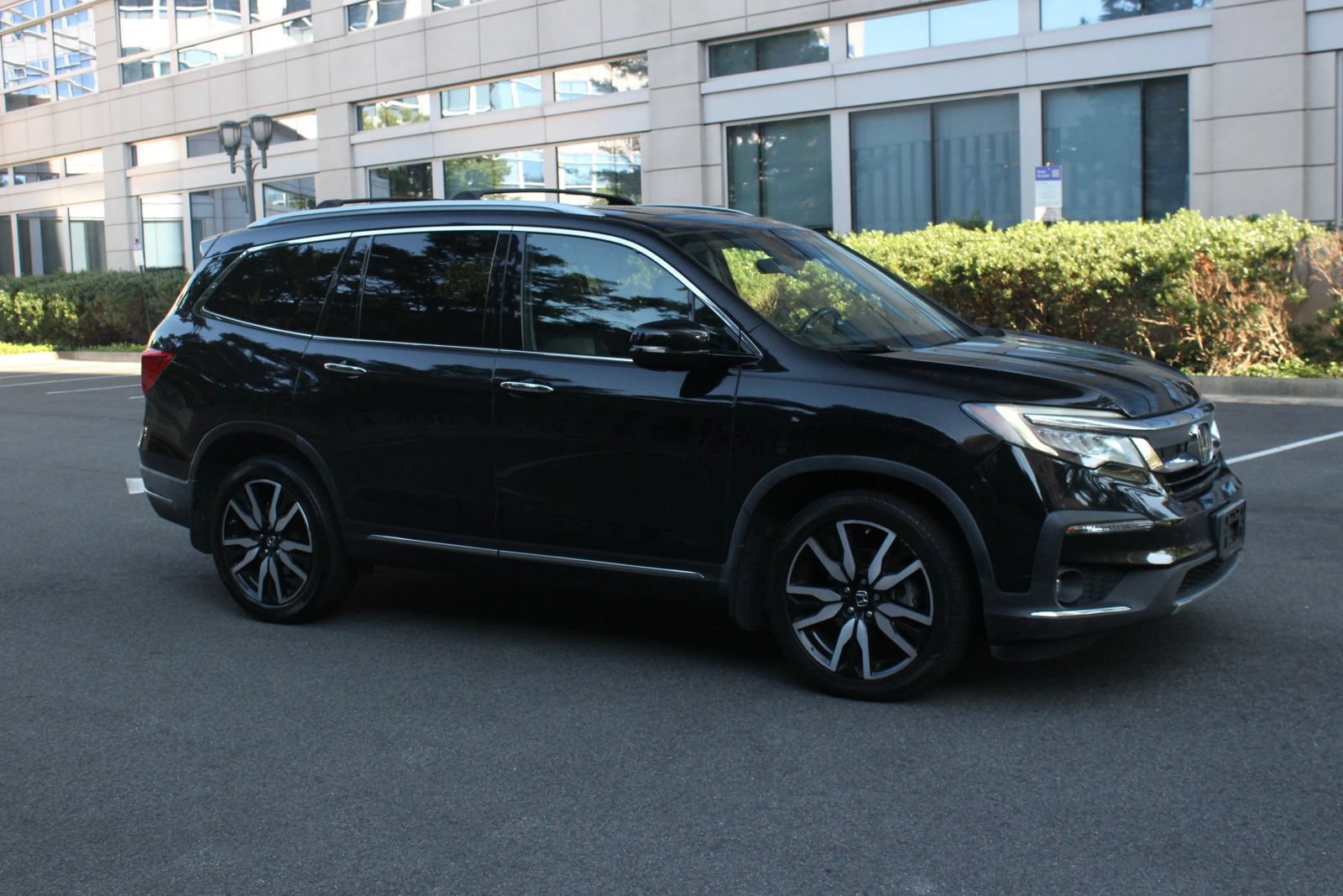 Used 2020 Honda Pilot Touring image 2
