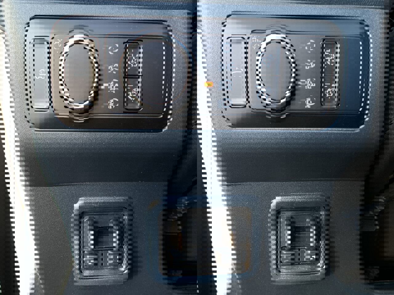 New 2025 Ford Maverick XLT w/ XLT Luxury Package image 32