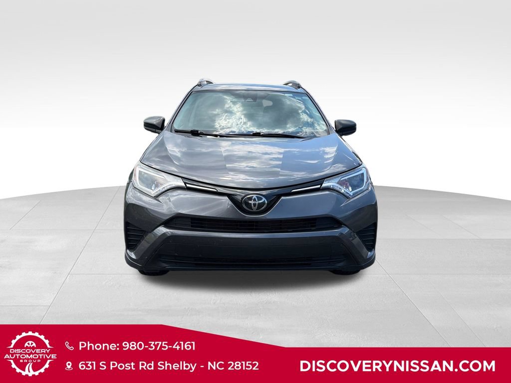 Used 2018 Toyota RAV4 LE FWD image 4