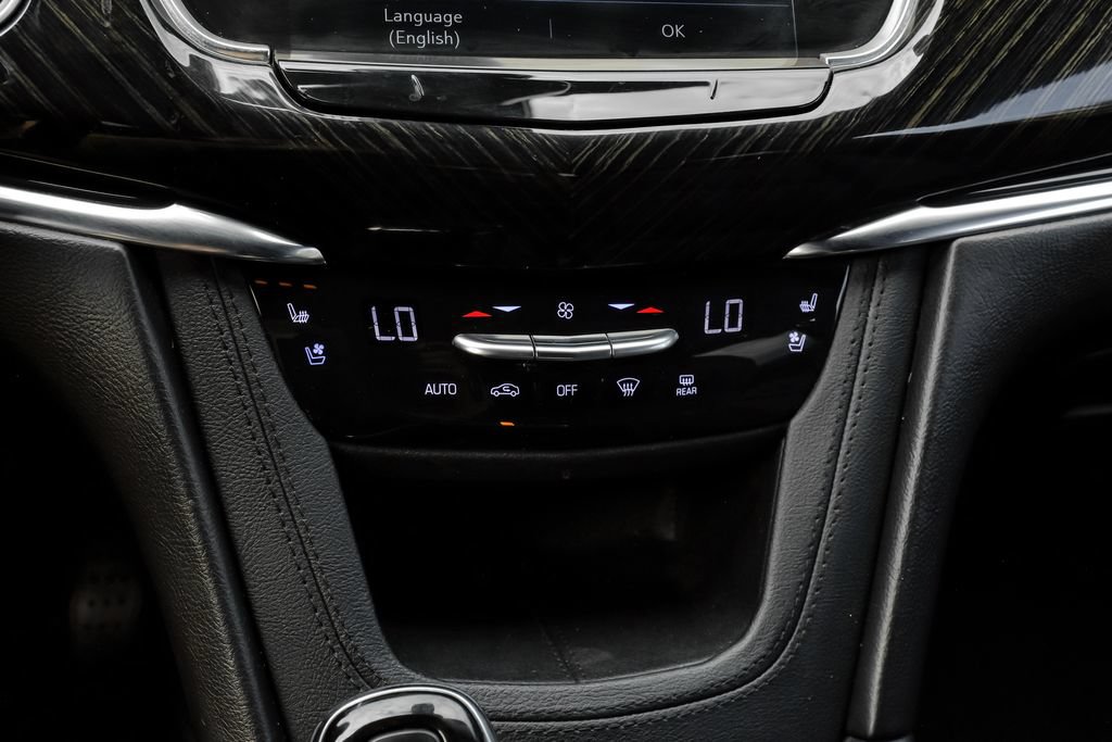 Used 2020 Cadillac XT6 Premium Luxury FWD image 32