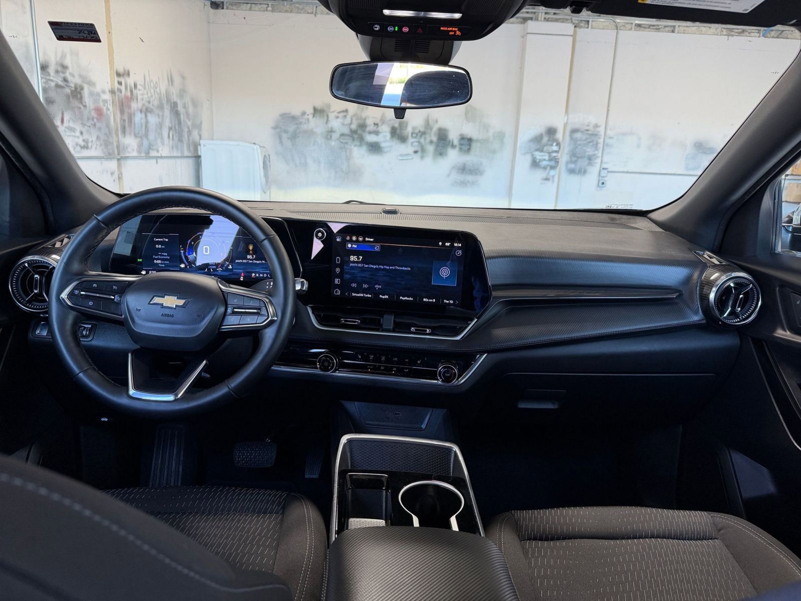 Used 2025 Chevrolet Equinox LT image 32