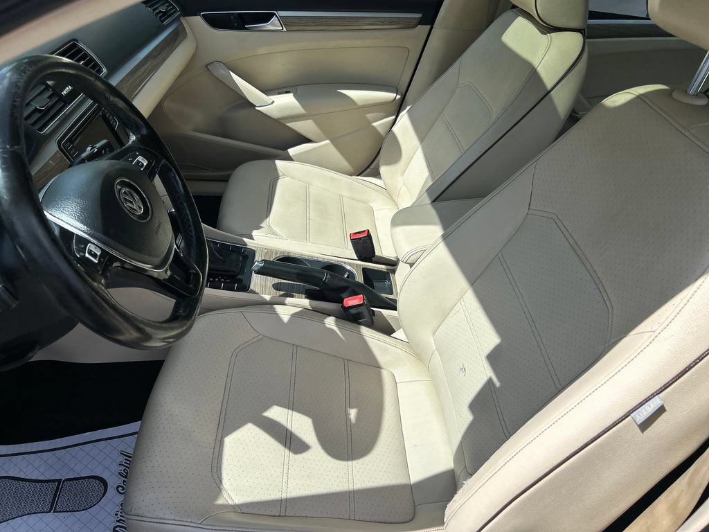 Used 2018 Volkswagen Passat 2.0T SE FWD image 12