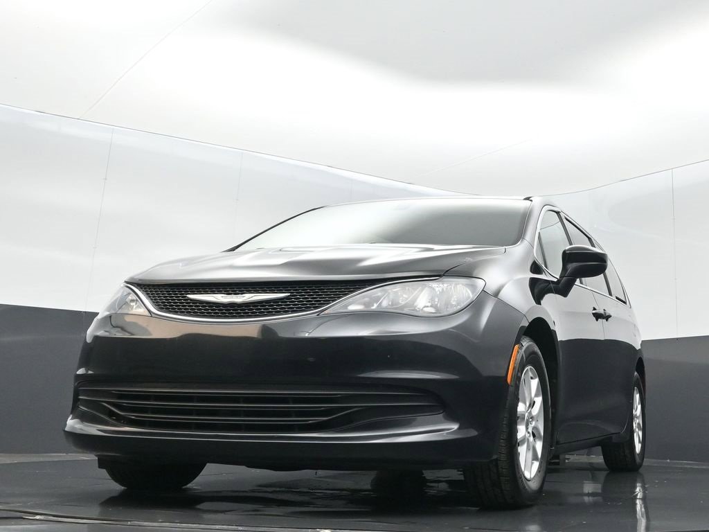 Used 2017 Chrysler Pacifica Touring image 8