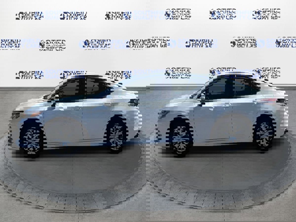Used 2023 Toyota Camry LE image 3