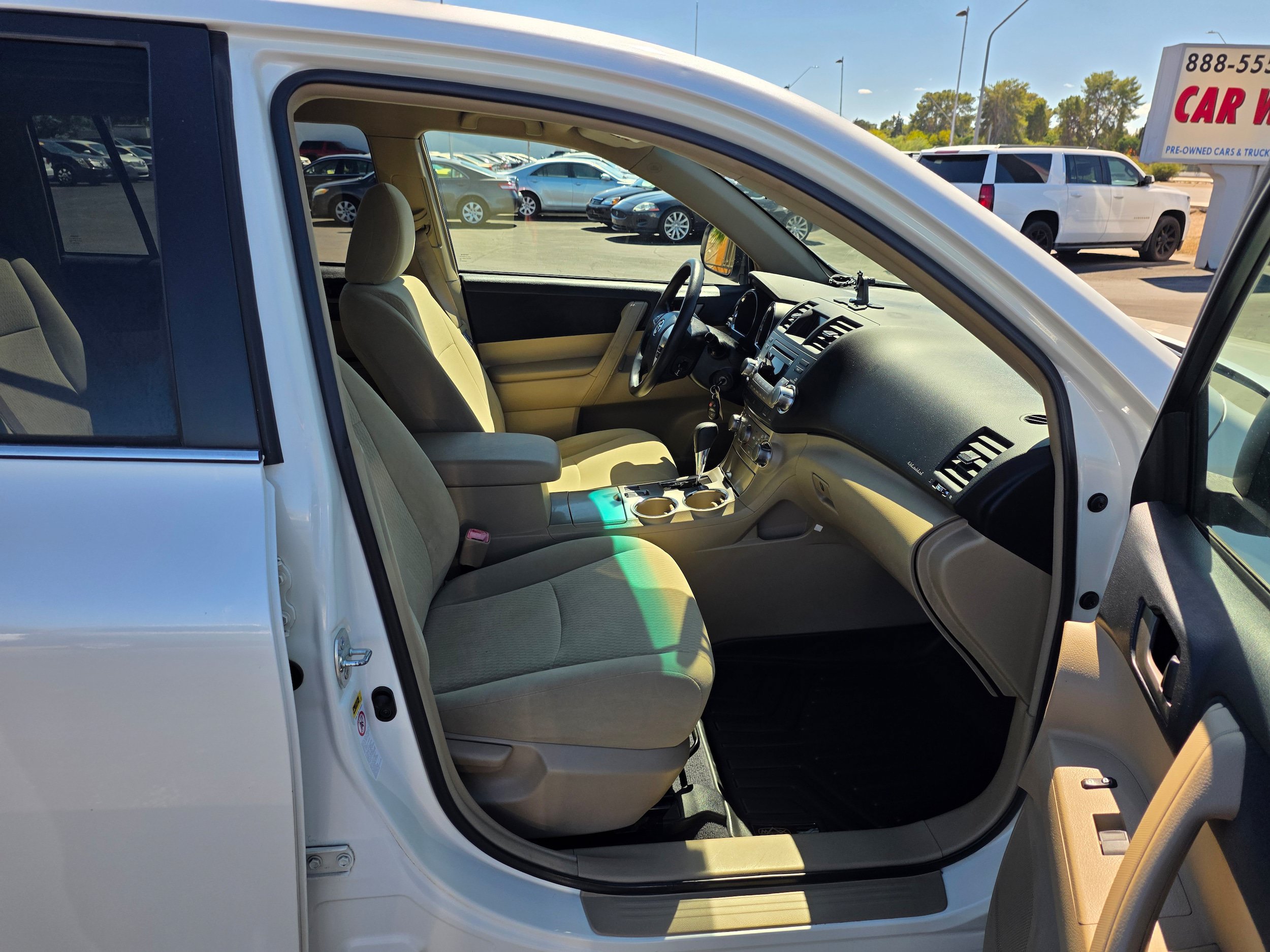 Used 2012 Toyota Highlander FWD w/ Tech Pkg image 26