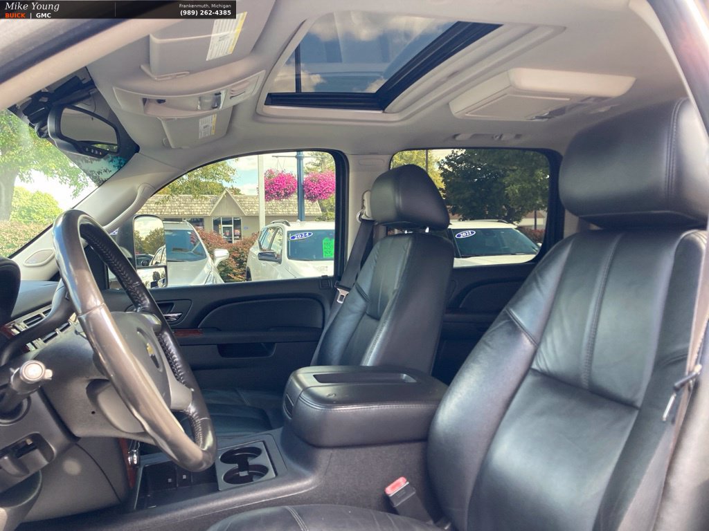 Used 2012 Chevrolet Suburban 2500 LT AWD/4WD image 20