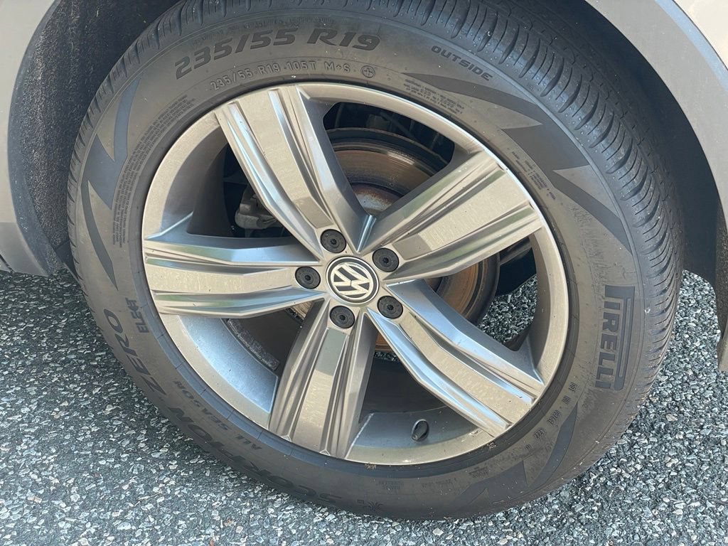 Used 2020 Volkswagen Tiguan SEL AWD/4WD image 33