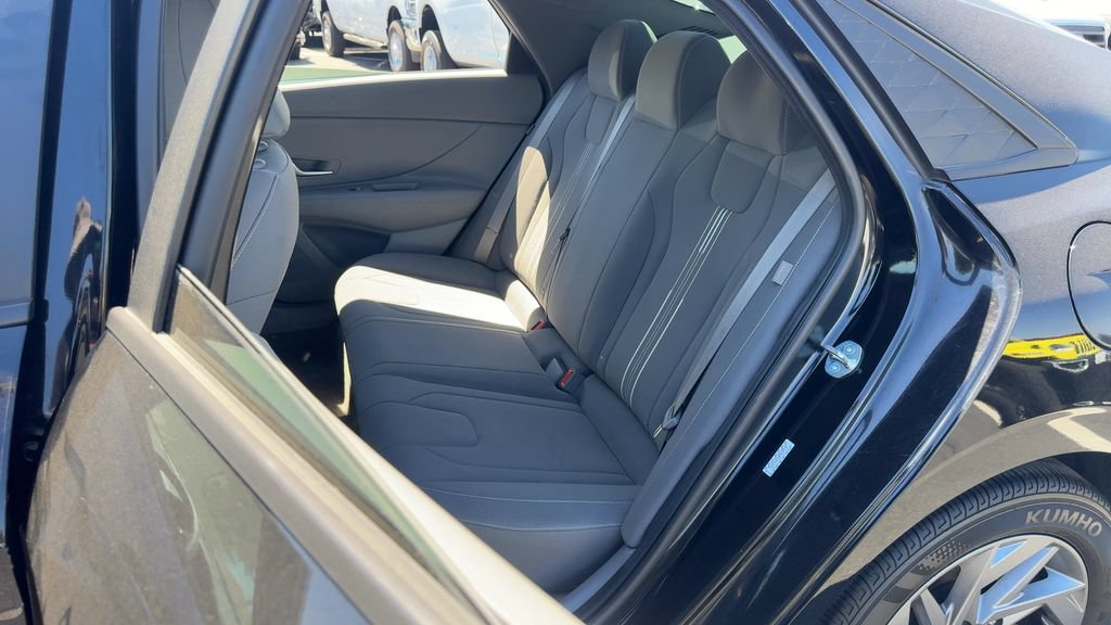 Used 2024 Hyundai Elantra SEL FWD image 12