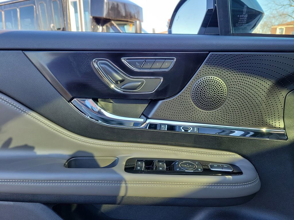 New 2026 Lincoln Corsair Premiere image 18