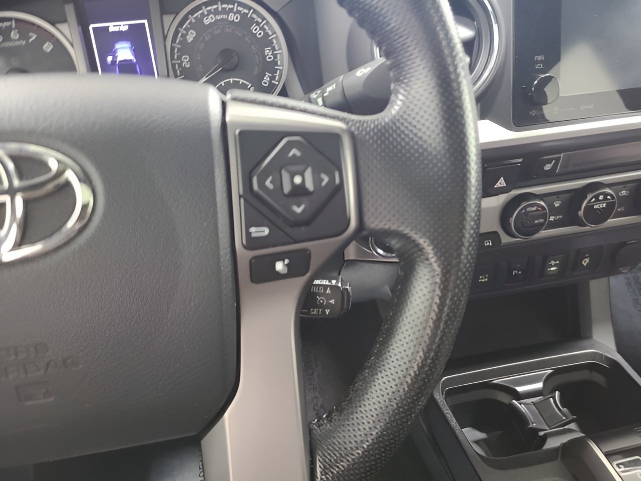 Used 2016 Toyota Tacoma Limited w/ Towing Package AWD/4WD image 28