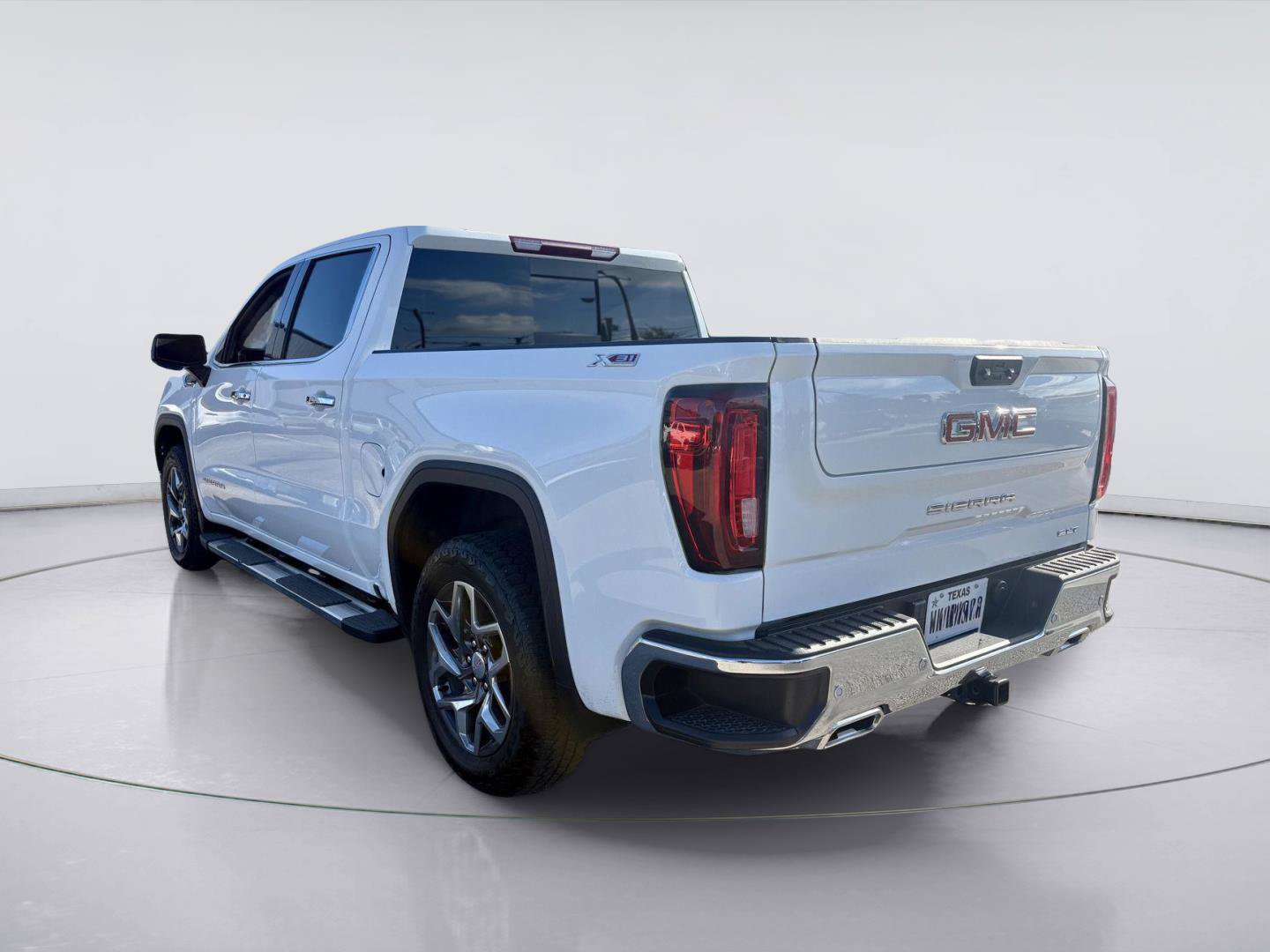 Used 2025 GMC Sierra 1500 SLT AWD/4WD image 7