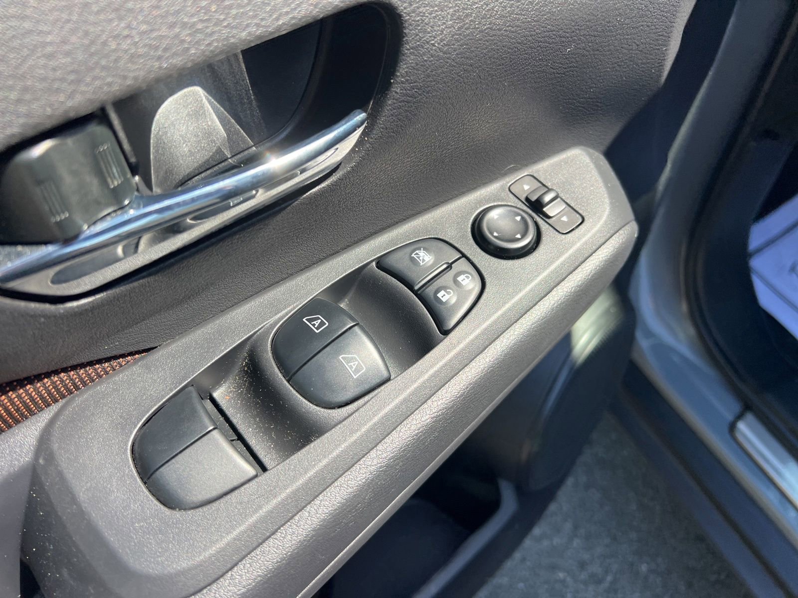 Used 2023 Nissan Kicks SR w/ Exterior Package image 27