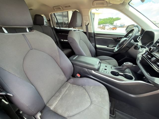 Used 2023 Toyota Highlander LE FWD image 28