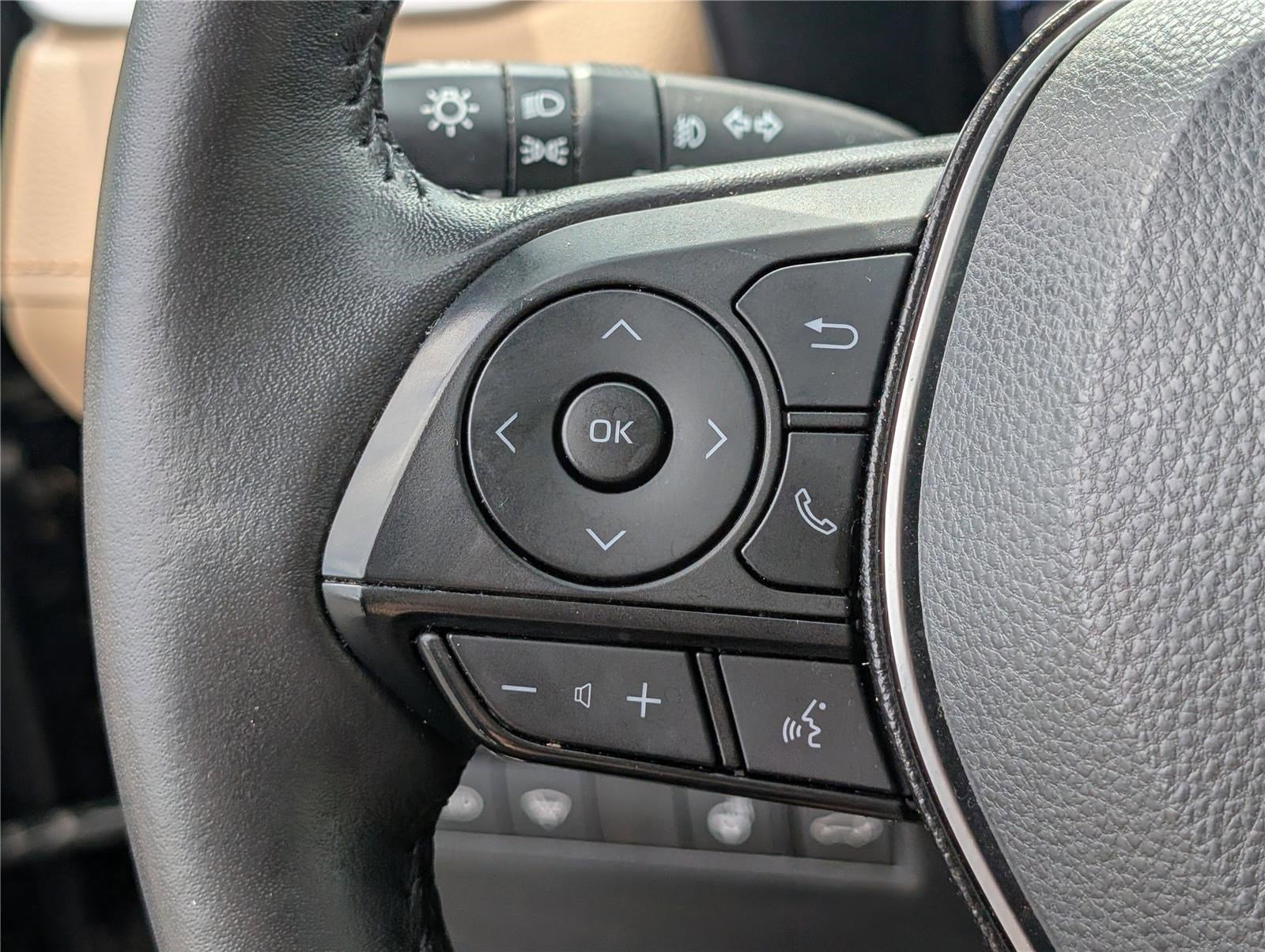 Used 2021 Toyota RAV4 XLE Premium image 22