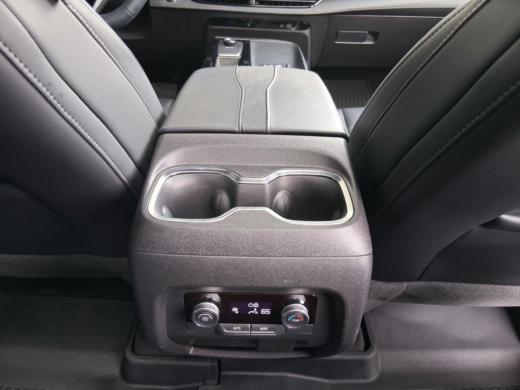 Used 2025 Buick Enclave Sport Touring w/ Power Package FWD image 24