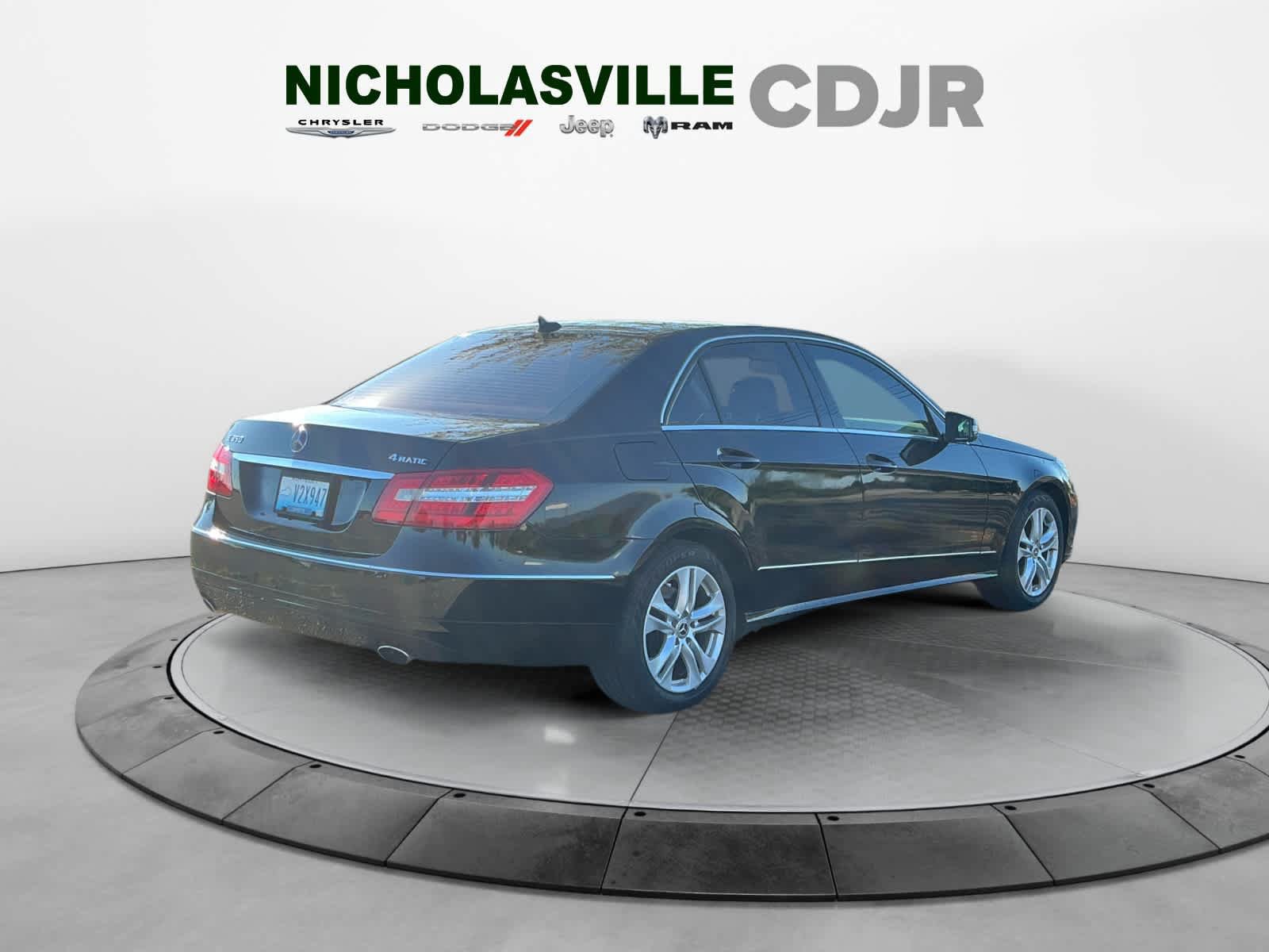 Used 2010 Mercedes-Benz E 350 4MATIC Sedan image 5