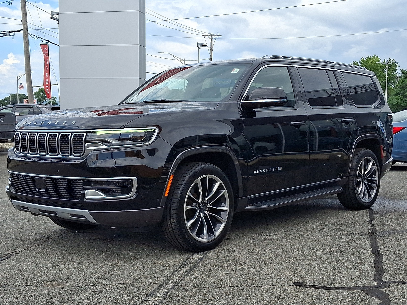 Used 2022 Jeep Wagoneer Series II w/ Premium Group I AWD/4WD image 3