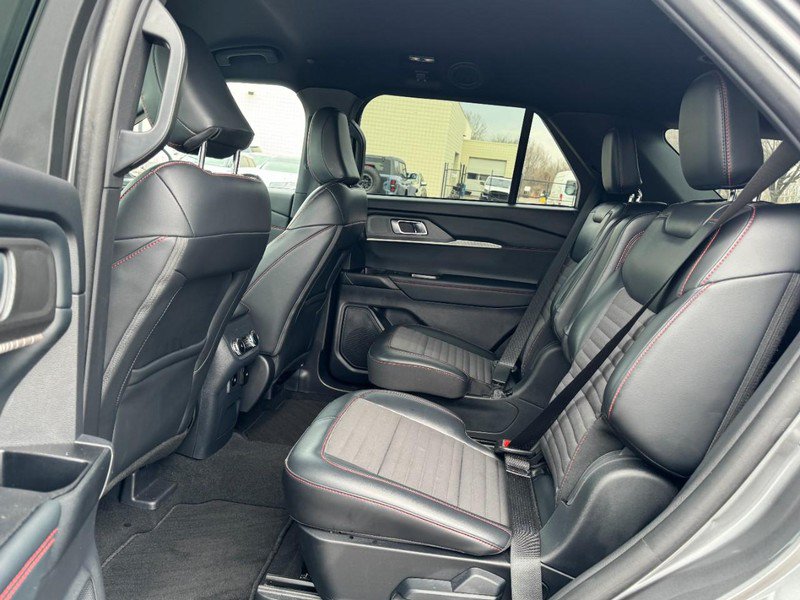 Used 2025 Ford Explorer ST-Line AWD/4WD image 12