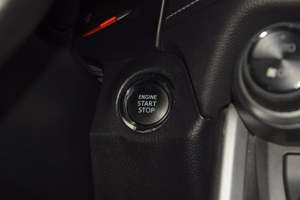 Used 2022 Toyota RAV4 XLE FWD image 33