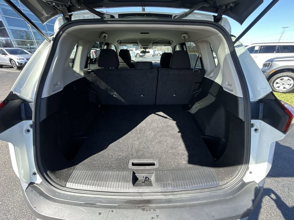 Used 2023 Nissan Rogue S image 28