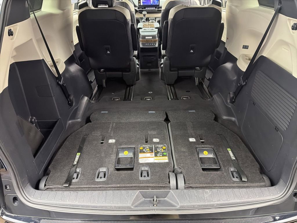 Used 2025 Toyota Sienna Platinum image 46